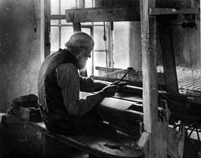 Wool Weaving on The&nbsp;Rank